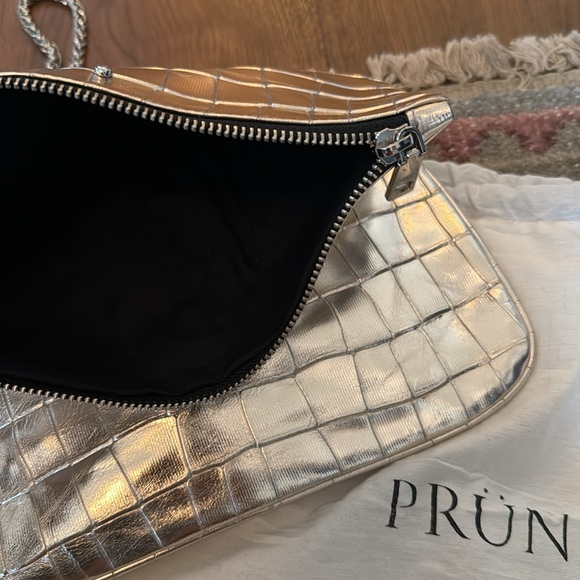 Prune - Gold Metallic Clutch / Removable silver chain - Picture 3 of 8